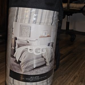 UGG Eclipse Queen Reversible Duvet Set